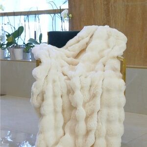 Cream Plush Textured Throw Blanket